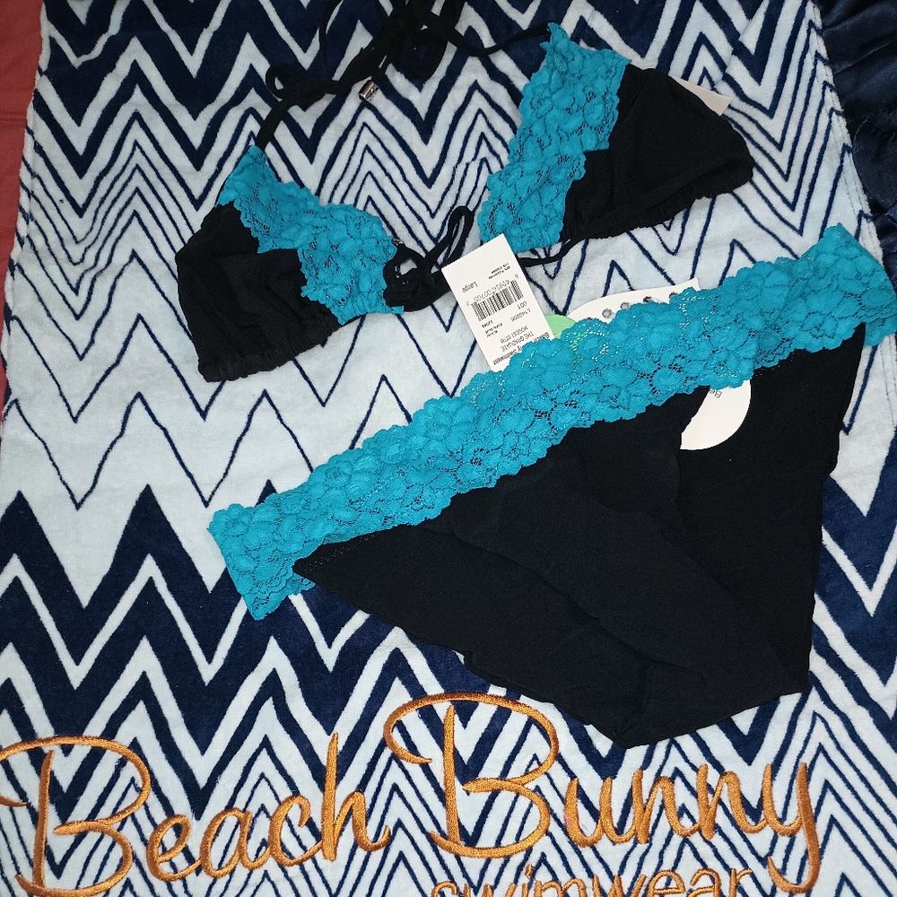 Beach Bunny The graduate large black and Capri Blue bikini NWT